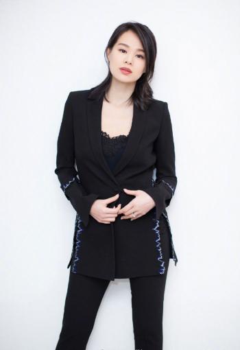 中国香港歌手女演员艳星胡杏儿性感美背诱惑写真第2张