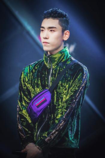 黄景瑜张译黑白质感时尚大片写真高清壁纸第4张