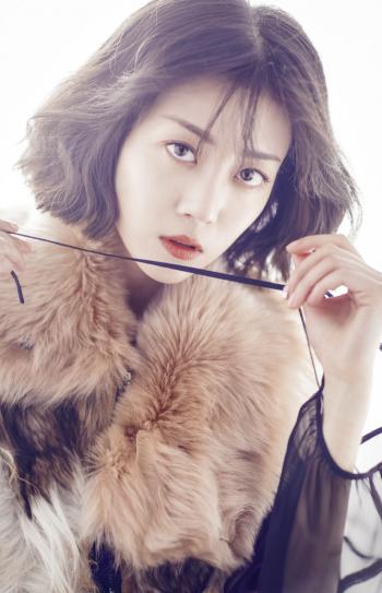 高清北京美女李溪芮超美时尚杂志封面大片第2张