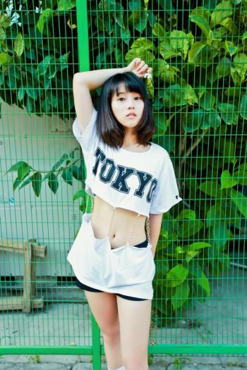 性感露脐装图片 _ 第(1)张
