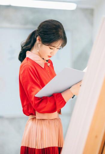 美女梁田图片 _ 第(1)张
