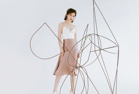 美女苏青图片 _ 第(1)张