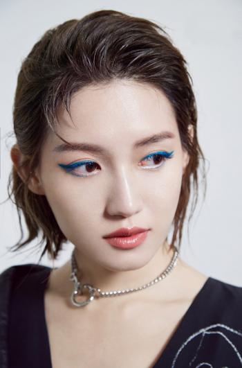 美女苏青图片 _ 第(1)张