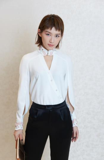 美女苏青图片 _ 第(1)张