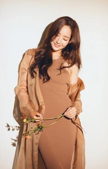 高清首尔特别美女朴敏英知性迷人简约风写真图片第6张