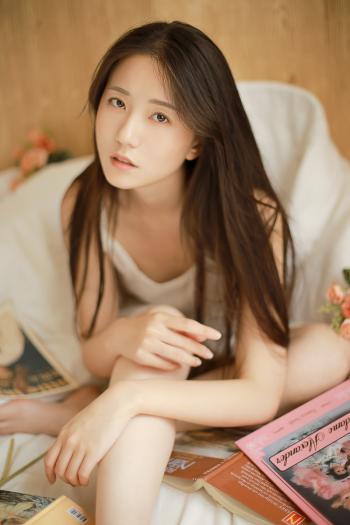 大陆台湾省新竹女演员田馥甄森女系性感杂志大片写真图片第0张