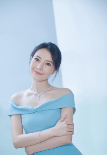 高圆圆水蓝长裙性感活动写真图片第1张