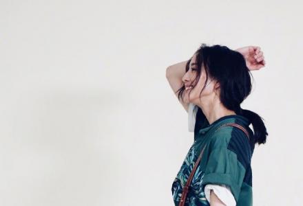 高清中国台湾影视女演员张钧甯黑白撞色高清日历壁纸第1张
