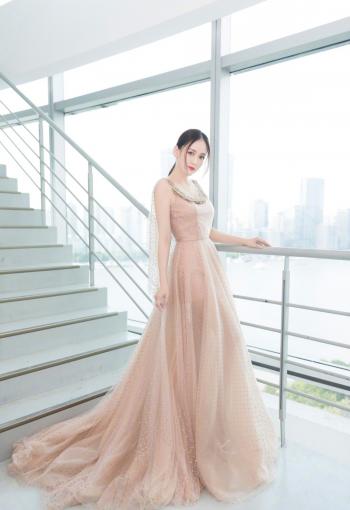 高清台湾省新竹县女演员陈乔恩成熟优雅写真桌面壁纸第3张