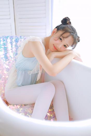 性感女仆装美女模特白丝袜美腿诱惑写真第3张