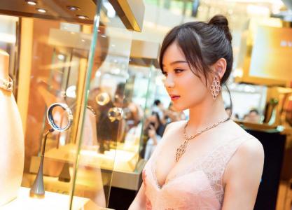 马甲线女王袁姗姗时尚性感写真图片超赞身材第4张