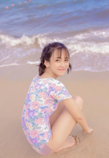 沙滩美女图片 _ 第(9)张