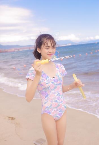 沙滩美女图片 _ 第(10)张