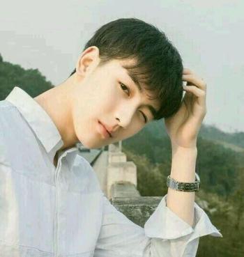 帅哥宋威龙蓝色系清爽写真图片第2张