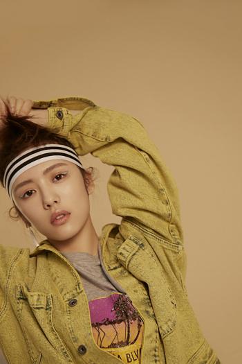 高清中国内地贵阳女演员蔡文静嘻哈风个性写真图片第0张