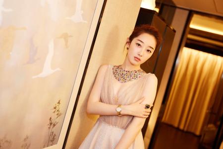 蒋梦婕黑白质感杂志封面写真图片第3张
