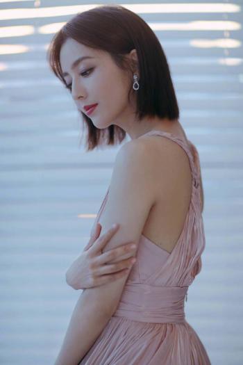 高清中国内地新疆伊犁影视女演员佟丽娅超A性感高清桌面壁纸第3张