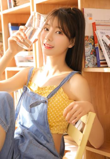 高清gogo美女吊带美女性感香肩诱惑大胆写真第0张