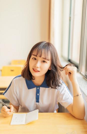 最漂亮校服美女清新养眼教室写真图片第0张