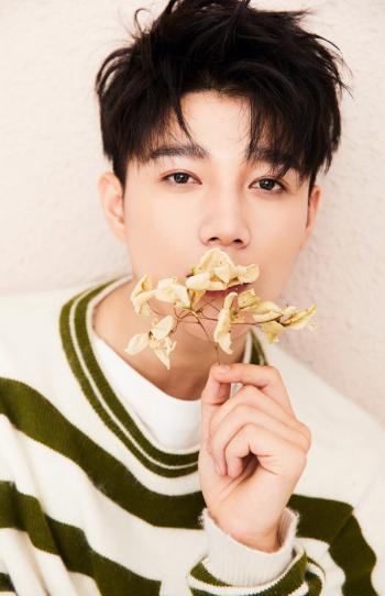 杨廷东图片 _ 第(1)张