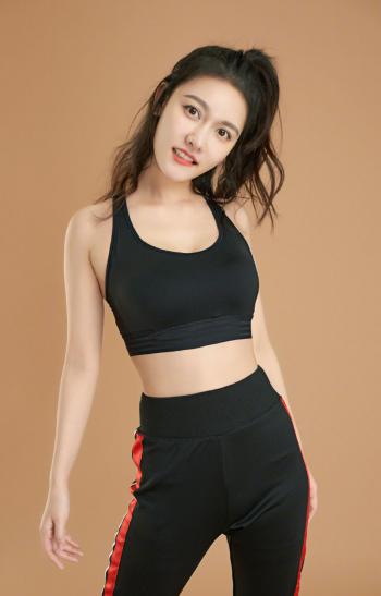 内地重庆渝中女演员孙骁骁甜美灵动时尚写真大片第3张