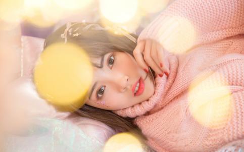 白丝袜美女网红毛衣嫩白美腿性感写真第1张