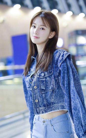 高清中国内地黑龙江省哈尔滨女演员乔欣甜美养眼写真图片桌面壁纸第1张