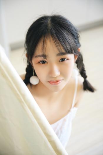 大陆台湾省新竹女演员田馥甄音乐节俏皮舞台秀图片第2张