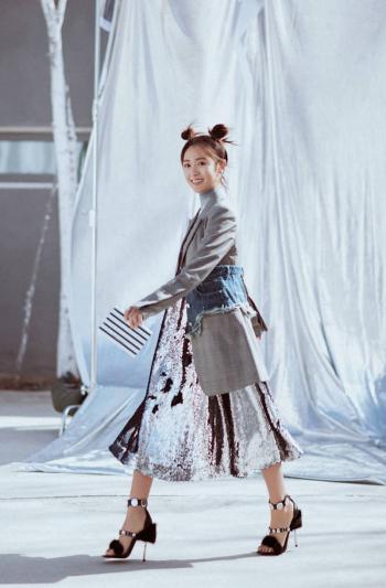 高清中国内地北京朝阳女演员邢菲时尚摩登写真图片桌面壁纸第1张