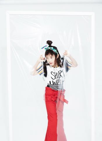 高清中国内地山东济南女演员李一桐Q清纯小公主白裙明星美女写真图片第3张