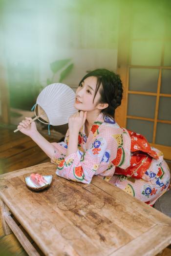 陈意涵青春涂鸦写真图片 天生可爱娃娃脸第3张