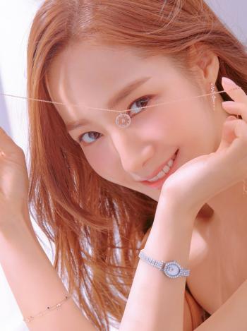 高清首尔特别美女朴敏英知性迷人简约风写真图片第5张