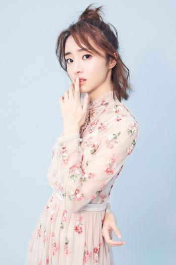 胡冰卿冰蓝系活泼明朗写真图片第5张