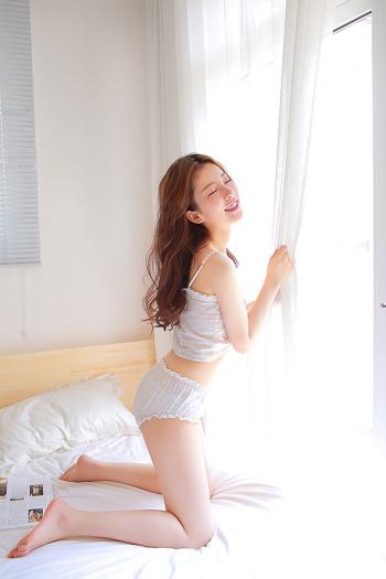 性感亚洲国产小嫩模福利四区吊带美少女嫩模诱惑写真第2张