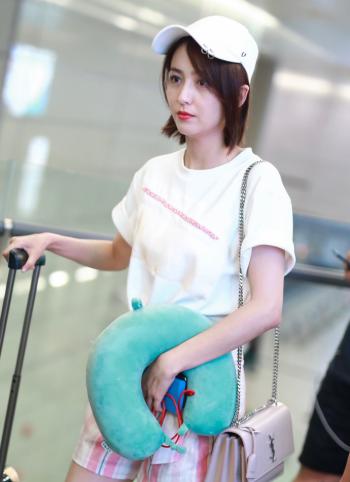 高清中国内地新疆伊犁影视女演员佟丽娅超A背头高清桌面壁纸第0张