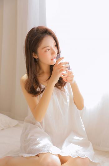 睡裙美女图片 _ 第(3)张
