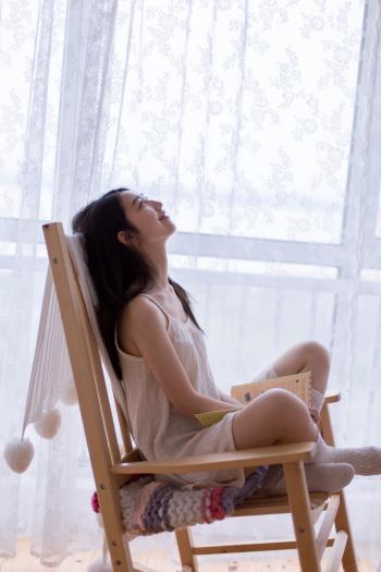 深夜寂寞的女人  性感丰满美女床上自拍照第2张