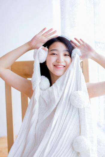 深夜寂寞的女人  性感丰满美女床上自拍照第3张