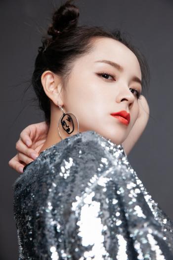 邓莎吊带白裙灵动俏皮写真图片  邓莎图片第6张