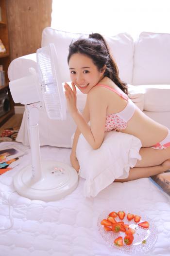性感亚洲国产小嫩模福利四区白嫩大胆诱惑美女居家写真第0张