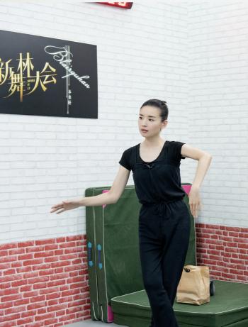 董洁黑白文艺范时尚写真大片第2张