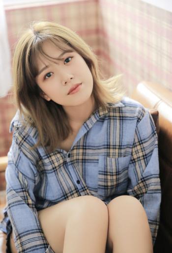中国影视湖北黄石女演员陈数白衫轻甜写真图片第4张