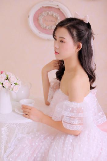 内地沈阳女演员王鹤润时尚写真图片第2张