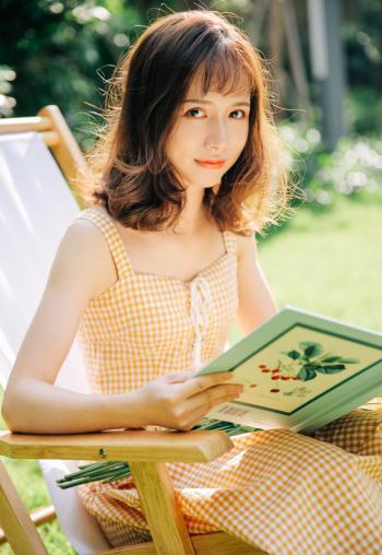 高清00后青春美少女热裤美女吊带锁骨性感私房写真第0张
