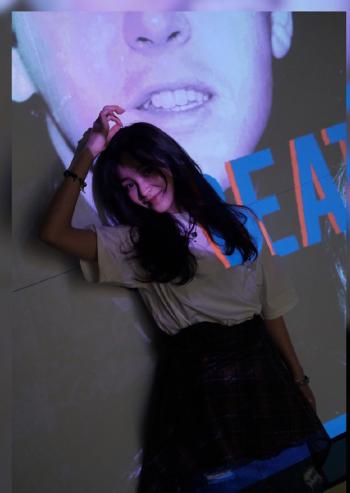 中国内地女演员王一菲光影写真图片第5张