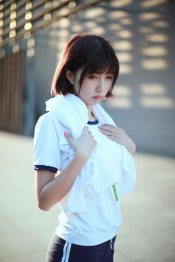 美女图片 运动装美女图片 健身美女图片 长腿美女图片第0张
