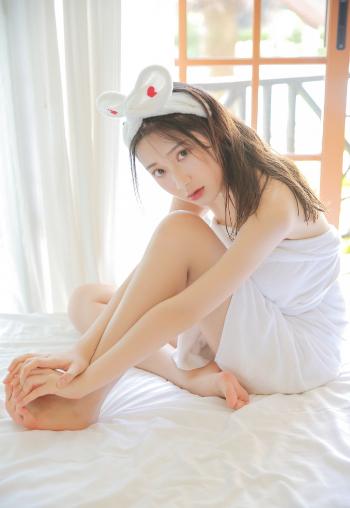 美腿玉足第1张