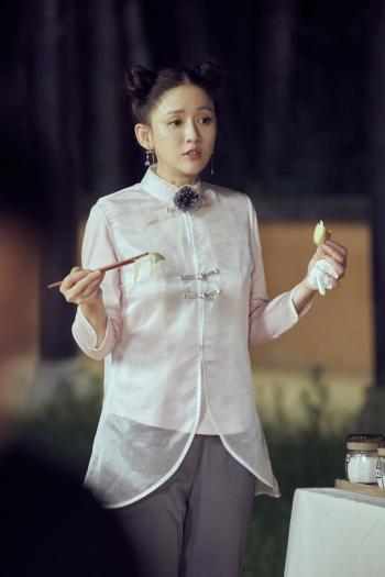 高清台湾省新竹县女演员陈乔恩成熟优雅写真桌面壁纸第2张