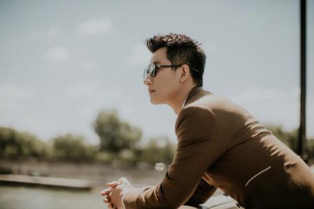 黄轩复古绅士范时尚杂志写真大片第2张