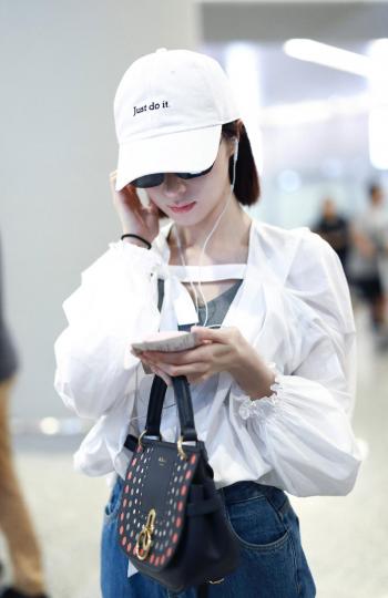 胡冰卿冰蓝系活泼明朗写真图片第3张